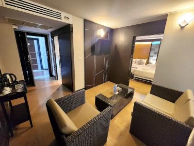 Sky Dome Resotel - 100
