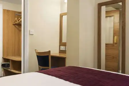 Days Inn by Wyndham London Hyde Park - 4