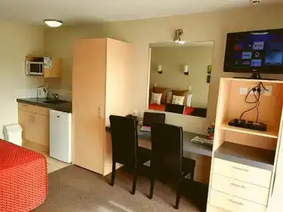 Cranford Oak Motel - 55