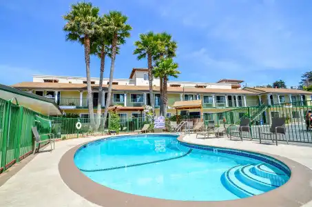 Bay Front Inn - 10