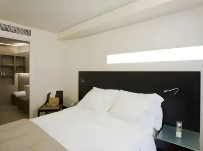 O&B Athens Boutique - 10