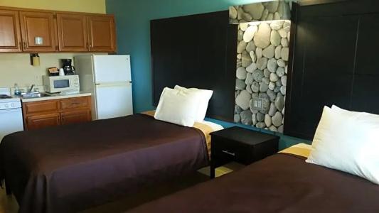 Driftwood Beach Motel - 105