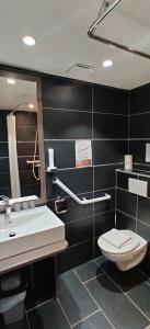 Hôtel Crocus Caen Mémorial - 51