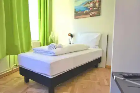Bestprice Aachen Hauptbahnhof - 1