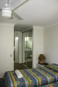 Surfers Beach Holiday Apartments - 57