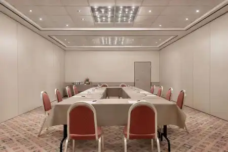 Ramada By Wyndham Bottrop - 10