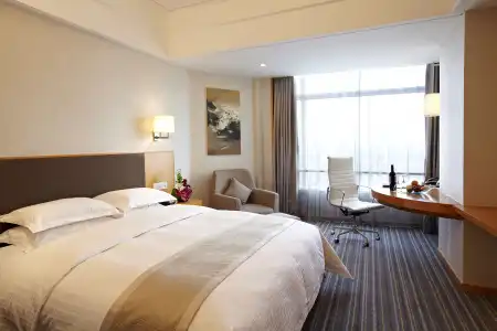 Ramada Plaza by Wyndham Shanghai Pudong Airport - 1