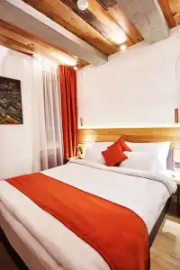 One Luxury Suites - 38