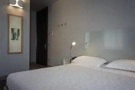 Hotel - 48