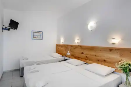 Makis Place - 63