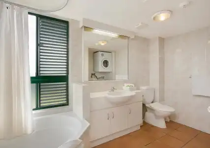 Tropic Towers Apartments - 3