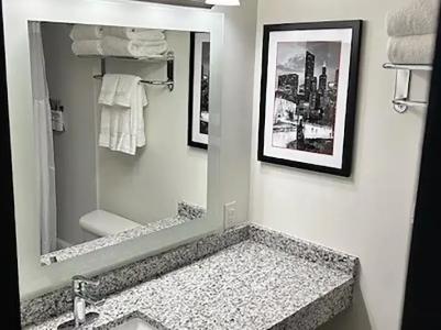 Ramada by Wyndham Milwaukee - 18