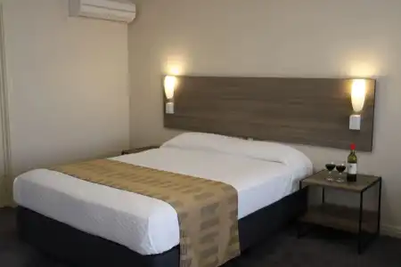 Sleepwell Motel - 4