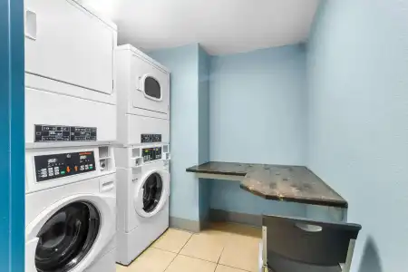 Suburban Studios Chattanooga Northeast - Ooltewah - 18