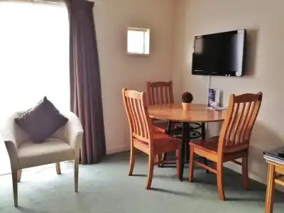 Bush Inn Court Motel - 43