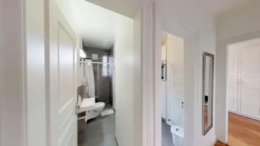 Unique Serviced Living at Airport Line - 42