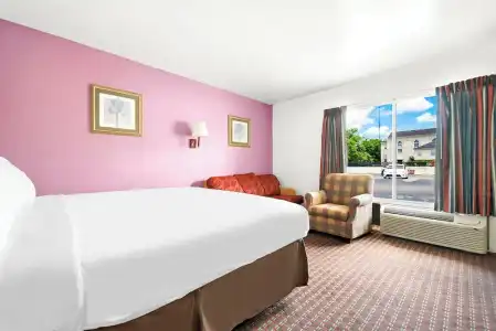 Capitol Inn and Suites - 16