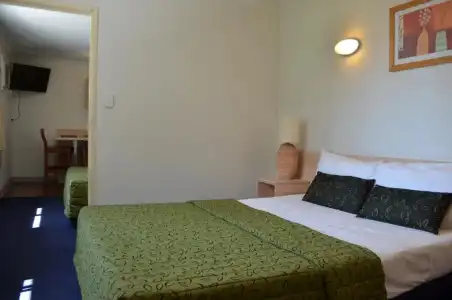Airport Motel - 79