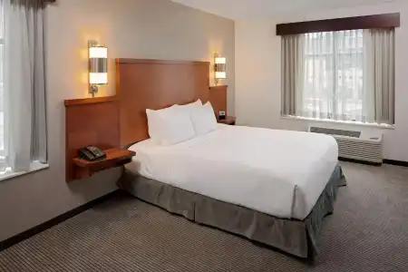 Hyatt Place Pittsburgh-North Shore - 22