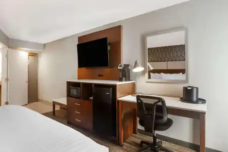 Best Western Plus Commerce - 44