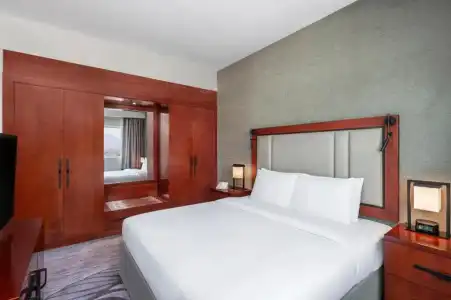 DoubleTree by Hilton - 57