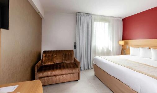 Best Western Plus Le Lavarin - 77
