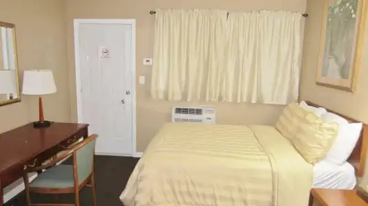 Village Inn & Suites - Sudbury - 3