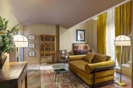 J and J Historic House - 13