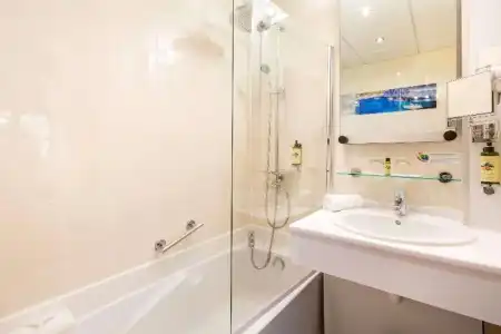 Best Western Plus La Rade - 44