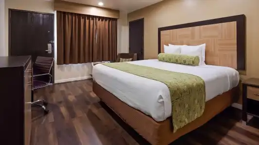 Best Western Plus Glendale - 4