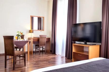 Greguar by Uhm - 100