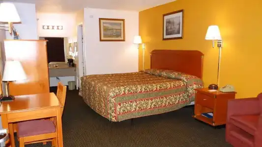 Magnuson Bradenton - 6