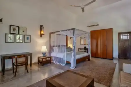 The Postcard Galle - 17