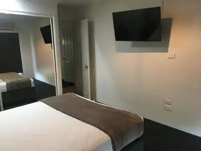 The Cosmopolitan Motel and Serviced Apartments - 4