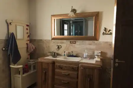 Raven's Bed and Breakfast - 8
