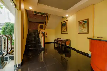 RedDoorz Plus near Ancol - 10