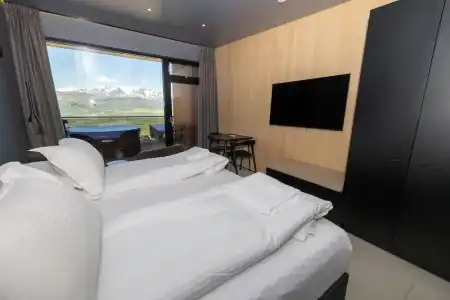 North Mountain View Suites - 15