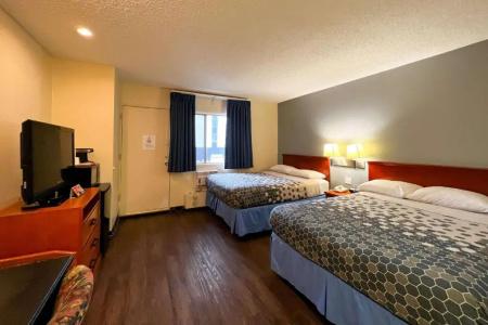 Econo Lodge Motel Village - 55