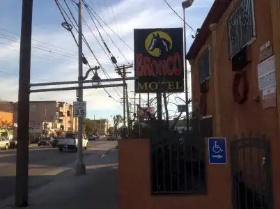 Bronco Motel South Central - 7