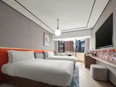 Hilton Garden Inn West Lake - 2