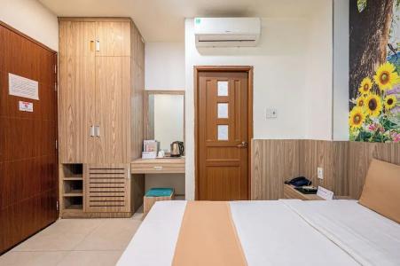 RedDoorz Plus near Le Quang Dinh Street - 4