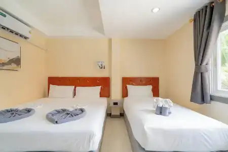 Square One Patong - 98