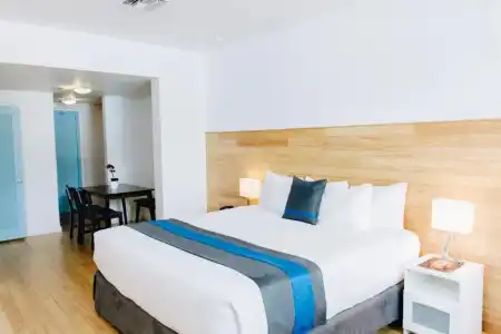 Aqua & Suites - 65