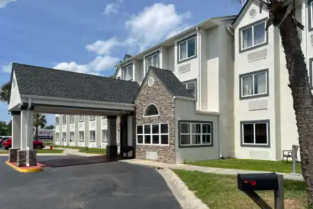Quality Inn & Suites - 17