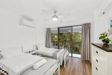 Gemini Court Holiday Apartments - 296