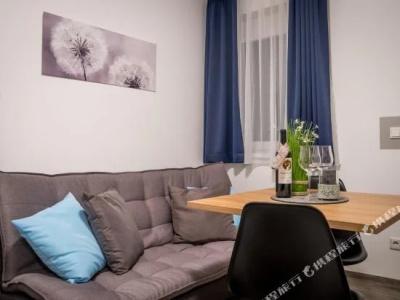 Sunny Straubing - 31
