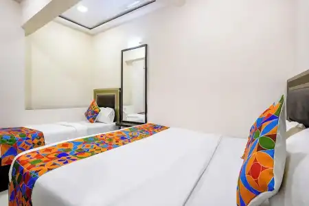 Kamran Residency - Near US Embassy - 30