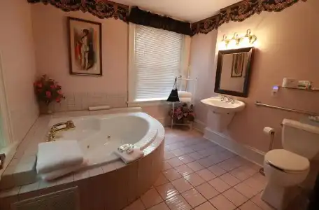 Inn at 835 Boutique - 54