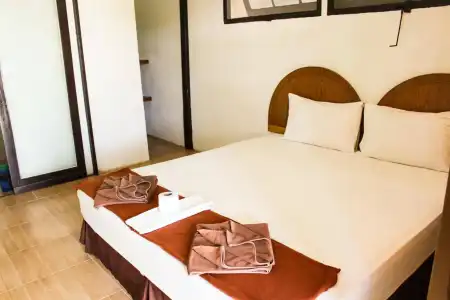 Phi Phi Cozy Seafront Resort - 2