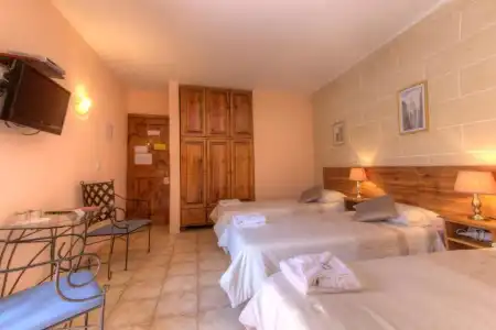 Green Grove Guest House - 3